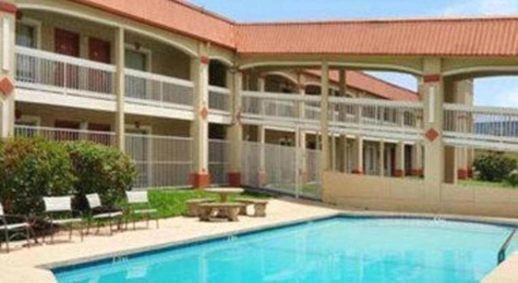 Oyo Hotel Tyler Northwest Mineola Hwy ภายนอก รูปภาพ